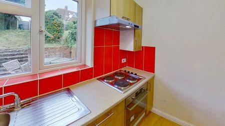 1 bedroom in a house share to rent - Photo 3