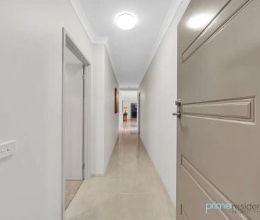 “Modern 3-bedroom family home with all of the features!” - Photo 2