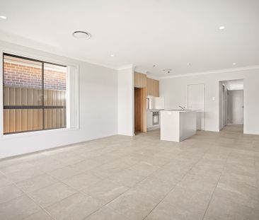 Stunning Brand New 4-Bedroom Home for Rent in Oran Park - Photo 2