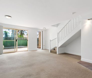 Spacious & Homely Townhouse - Photo 2