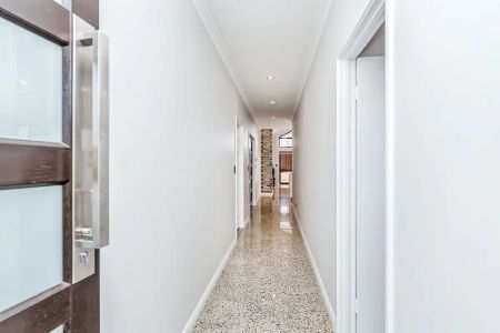 “Stunning and Secure” - Photo 4