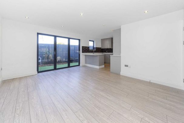 3 bedroom flat to rent - Photo 1