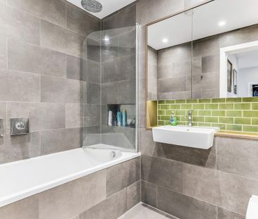 3 bedroom flat to rent - Photo 2