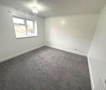 4 bedroom end of terrace house to rent - Photo 1