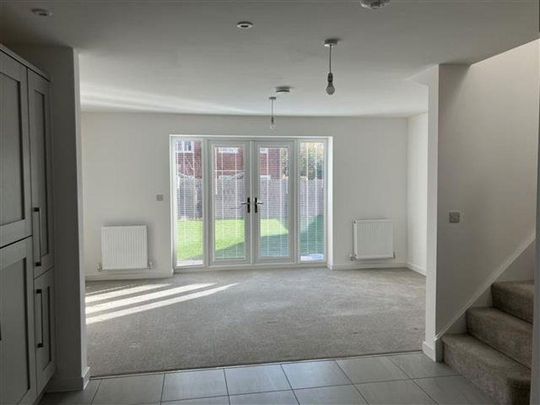 3 bedroom semi-detached house to rent - Photo 1