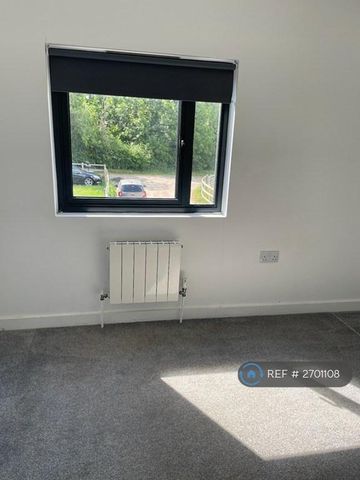 3 bedroom end of terrace house to rent - Photo 4