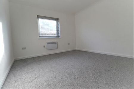 High Street, Swanscombe, Kent, DA10 0AG - Photo 2