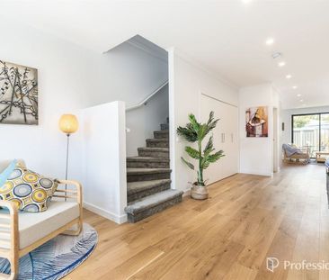 33 Burns Avenue, Clayton South, Vic 3169 - Photo 4