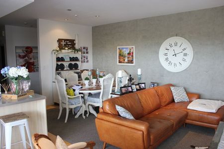 Modern 2BR Albany Apt with pools, spa and gym - Photo 2