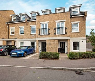 A beautifully presented four bedroom contemporary townhouse in a premier location. - Photo 1