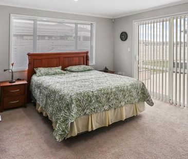 Executive living in Pokeno! - Photo 4