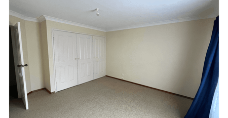 Cosy 3 Bedroom Rental with Lake Glimpses - Photo 4