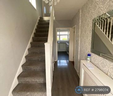 3 bedroom semi-detached house to rent - Photo 3