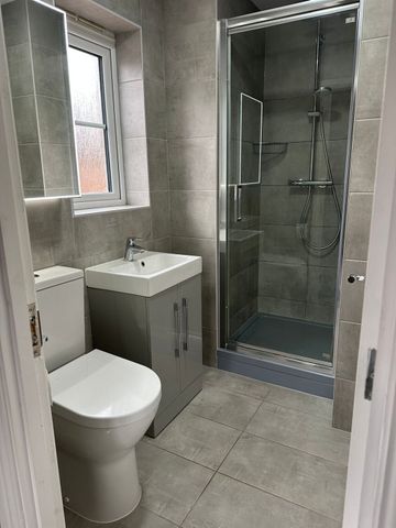 3 bedroom semi-detached house - Photo 5