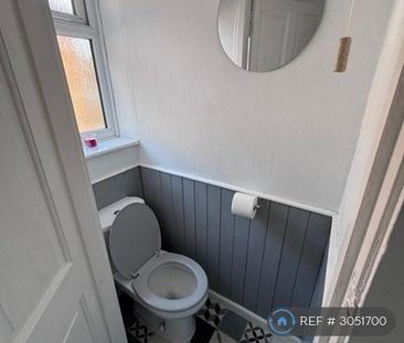 3 bedroom semi-detached house to rent - Photo 6
