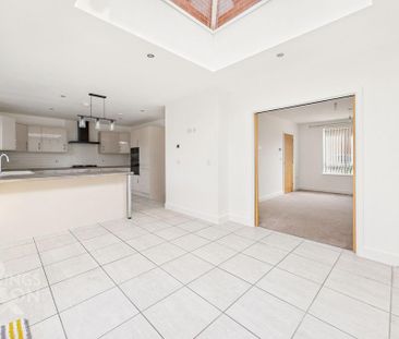 5 bedroom detached house to rent - Photo 4