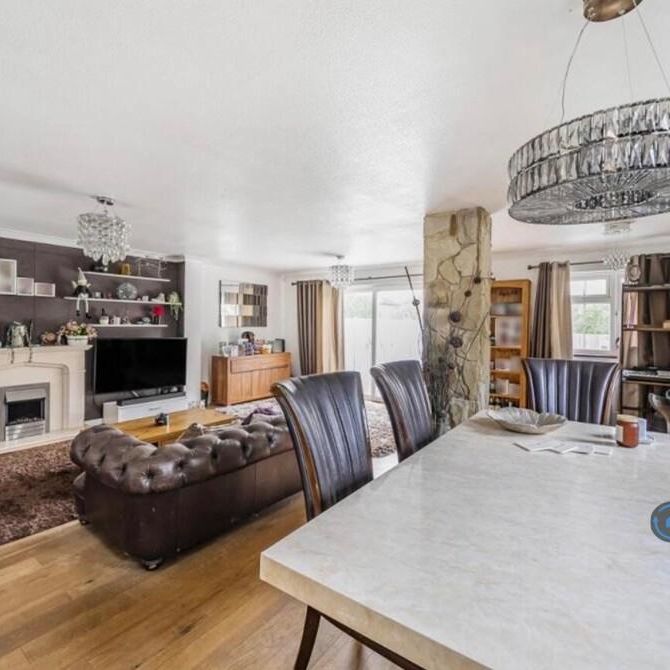 4 bedroom detached house to rent - Photo 1