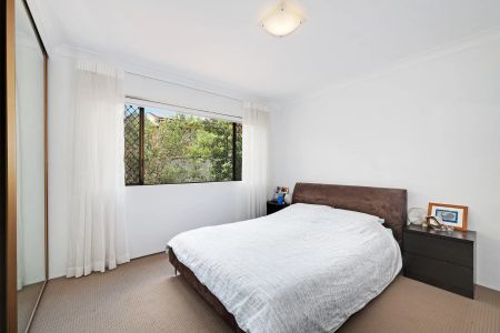 Modern Apartment in Tranquil Rear-of-Block Position - Photo 2