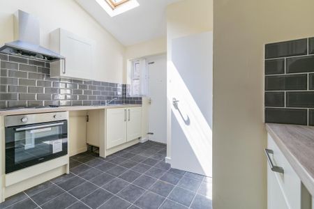 2 bedroom terraced house to rent - Photo 5