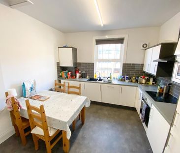 4 bedroom flat to rent - Photo 6