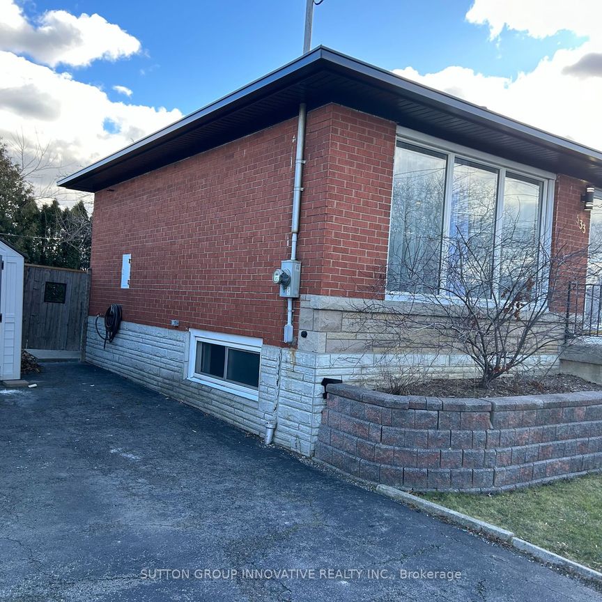 Detached Home For Lease | X8132808 - Photo 1