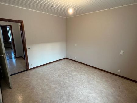 Ruim appartement in het centrum met 2 slaapkamers en lift. - Photo 3