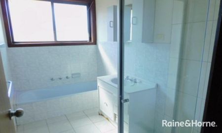 Contemporary Comfort and Everyday Convenience - Photo 3