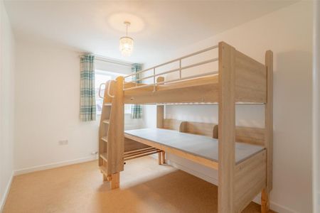 3 bedroom end of terrace house to rent - Photo 5