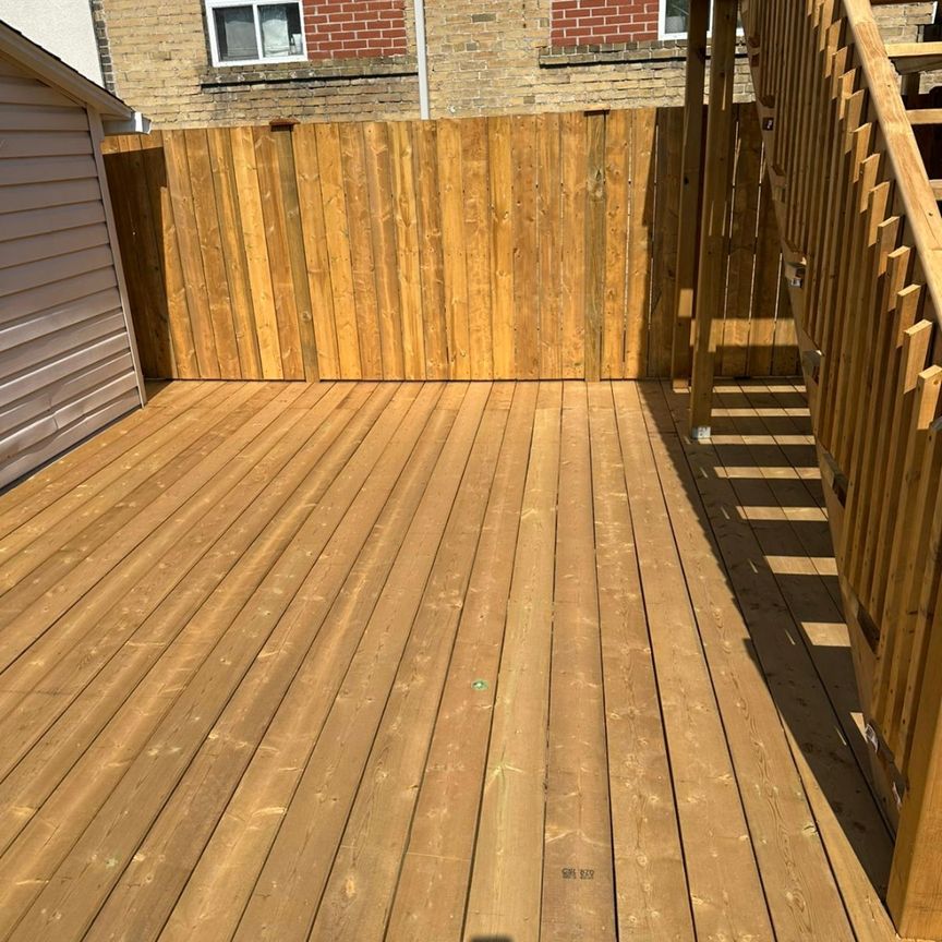 Bright 1 Bedroom in the Heart Of Leslieville - Photo 2