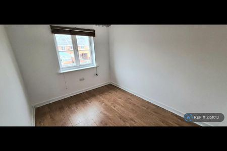 3 bedroom terraced house to rent - Photo 2