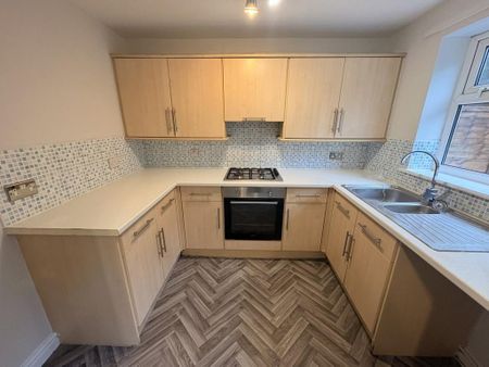 3 bedroom semi-detached house to rent - Photo 3