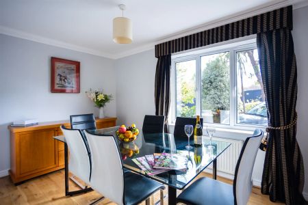 5 Bed, House - Photo 3