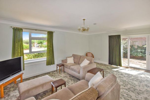 3 bedroom detached bungalow to rent - Photo 1