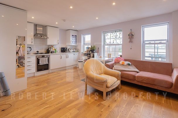 Two Bedroom Flat – Temple Fortune Parade NW11 - Photo 1