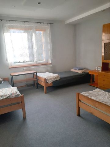 Dom wolnostojący, dla pracowników, parking - Фото 4