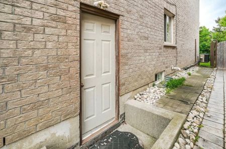 For Lease - 3861 Brinwood Gate, Mississauga, Ontario - Photo 2