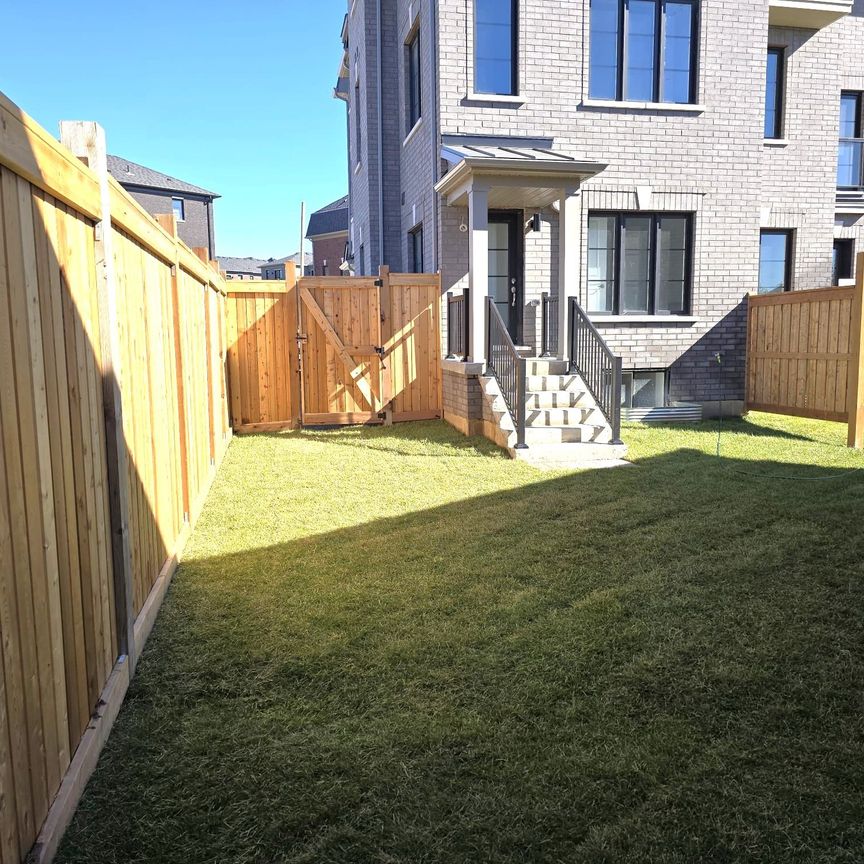 For Lease - 5959 Saigon Street, Mississauga, Ontario - Photo 1