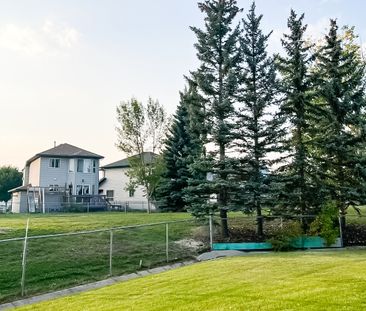 Backs Onto Green Space In Monterey Park – Spacious 4 Level Split, D... - Photo 1