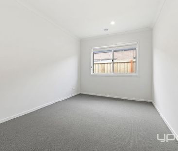 BRAND NEW FAMILY HOME! - Photo 5