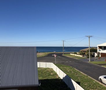 Beautiful Beachside Living - Photo 5