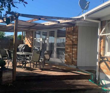 Lovely freshly Painted 3 Bedroom home - Photo 3