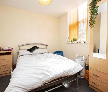 6 bedroom house to rent - Photo 2