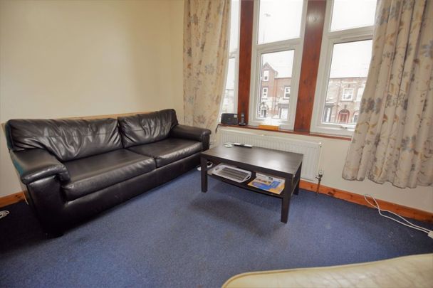 2 bedroom Flat in Cardigan Road, Leeds - Photo 1