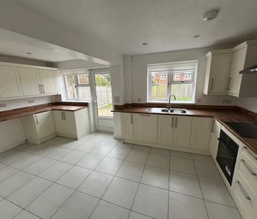 4 bedroom detached house to rent - Photo 6
