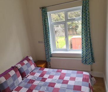 1 Bed Flat, Aldborough Road South, IG3 - Photo 5