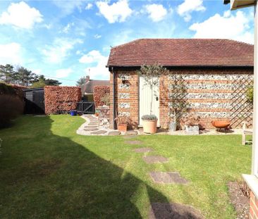 4 bedroom semi-detached house to rent - Photo 5