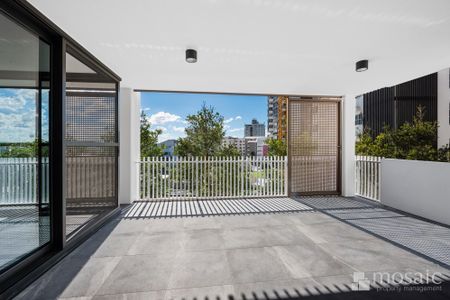 Stunning Three-bedroom apartment looking out to the Maroochydore River - Photo 2