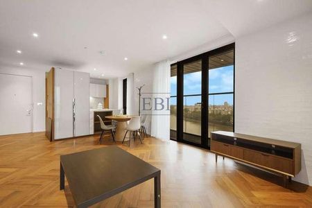 Ambassador Building, Embassy Garden, Nine Elms, SW11 - Photo 3