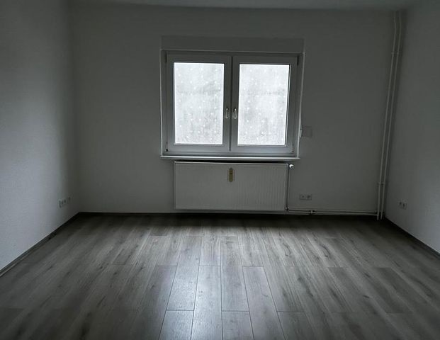 Frisch Sanierte 2 Zimmer Wohnung in Solingen ab sofort verfügbar - Foto 1