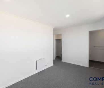 9 Ravida Way, Mickleham VIC 3064 - Townhouse For Rent | Domain - Photo 3